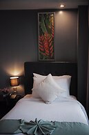 The Upperhouse Hotel – Boutique Stay with City & River Views
