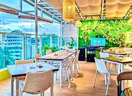 The Upperhouse Hotel – Boutique Stay with City & River Views
