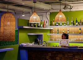 The Upperhouse Hotel – Boutique Stay with City & River Views