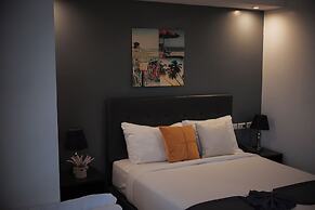 The Upperhouse Hotel – Boutique Stay with City & River Views