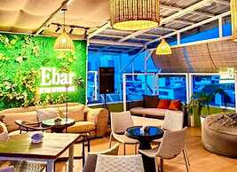 The Upperhouse Hotel – Boutique Stay with City & River Views