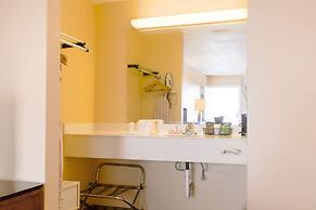 OYO Hotel Lebanon MO I-44