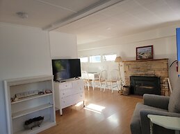 The Waves/The Argonauta Inn/The White Heron Lodge