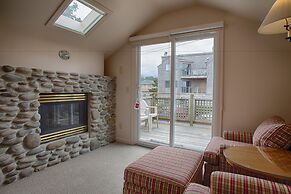 The Waves/The Argonauta Inn/The White Heron Lodge