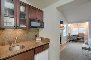 The Waves/The Argonauta Inn/The White Heron Lodge