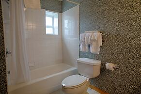 The Waves/The Argonauta Inn/The White Heron Lodge