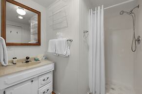 The Waves/The Argonauta Inn/The White Heron Lodge