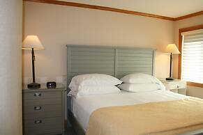 The Waves/The Argonauta Inn/The White Heron Lodge