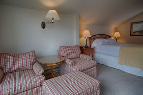 The Waves/The Argonauta Inn/The White Heron Lodge