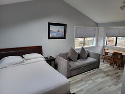 The Waves/The Argonauta Inn/The White Heron Lodge