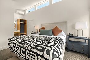 The Waves/The Argonauta Inn/The White Heron Lodge