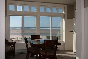 The Waves/The Argonauta Inn/The White Heron Lodge