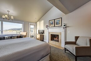 The Waves/The Argonauta Inn/The White Heron Lodge