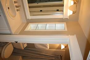 The Waves/The Argonauta Inn/The White Heron Lodge