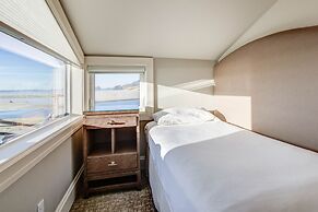 The Waves/The Argonauta Inn/The White Heron Lodge