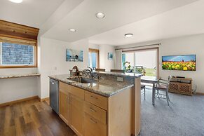 The Waves/The Argonauta Inn/The White Heron Lodge