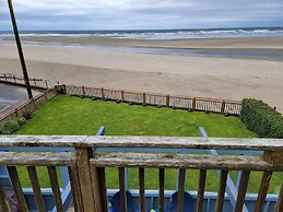 The Waves/The Argonauta Inn/The White Heron Lodge