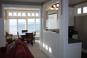 The Waves/The Argonauta Inn/The White Heron Lodge