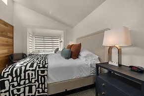 The Waves/The Argonauta Inn/The White Heron Lodge