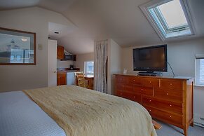 The Waves/The Argonauta Inn/The White Heron Lodge