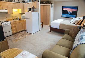 The Waves/The Argonauta Inn/The White Heron Lodge