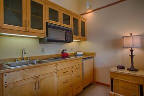 The Waves/The Argonauta Inn/The White Heron Lodge