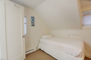 The Waves/The Argonauta Inn/The White Heron Lodge