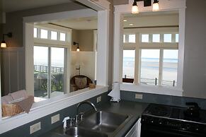 The Waves/The Argonauta Inn/The White Heron Lodge