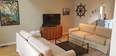 The Waves/The Argonauta Inn/The White Heron Lodge