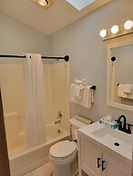 The Waves/The Argonauta Inn/The White Heron Lodge