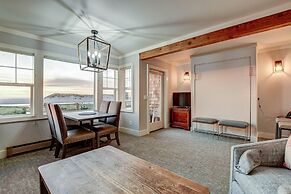 The Waves/The Argonauta Inn/The White Heron Lodge