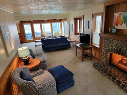 The Waves/The Argonauta Inn/The White Heron Lodge