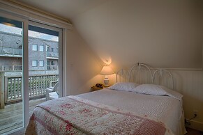 The Waves/The Argonauta Inn/The White Heron Lodge