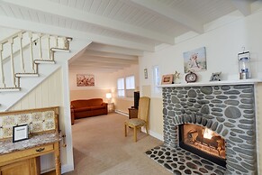 The Waves/The Argonauta Inn/The White Heron Lodge