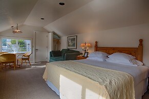 The Waves/The Argonauta Inn/The White Heron Lodge