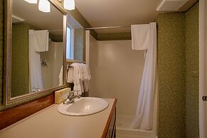 The Waves/The Argonauta Inn/The White Heron Lodge