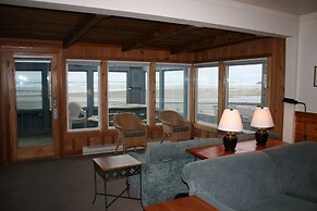 The Waves/The Argonauta Inn/The White Heron Lodge