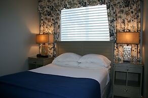 The Waves/The Argonauta Inn/The White Heron Lodge