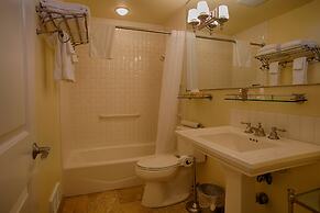 The Waves/The Argonauta Inn/The White Heron Lodge