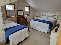 The Waves/The Argonauta Inn/The White Heron Lodge