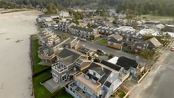 The Waves/The Argonauta Inn/The White Heron Lodge