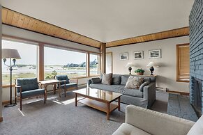 The Waves/The Argonauta Inn/The White Heron Lodge