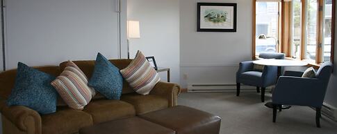 The Waves/The Argonauta Inn/The White Heron Lodge