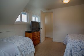 The Waves/The Argonauta Inn/The White Heron Lodge