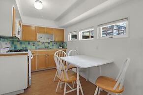 The Waves/The Argonauta Inn/The White Heron Lodge