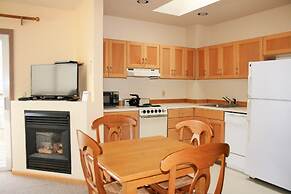 The Waves/The Argonauta Inn/The White Heron Lodge