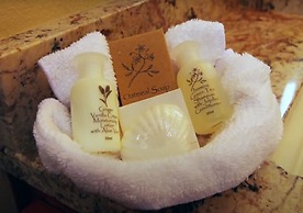 The Waves/The Argonauta Inn/The White Heron Lodge