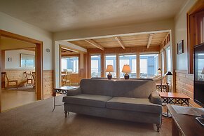 The Waves/The Argonauta Inn/The White Heron Lodge