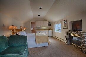 The Waves/The Argonauta Inn/The White Heron Lodge