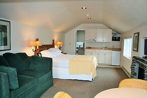 The Waves/The Argonauta Inn/The White Heron Lodge